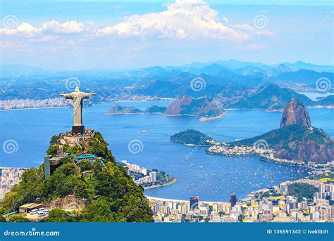 Corcovado - Una melodía suave que evoca imágenes románticas de Río de Janeiro con un toque sutil de melancolía